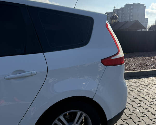 Рено Гранд Сценик, объемом двигателя 0 л и пробегом 395 тыс. км за 5200 $, фото 1 на Automoto.ua