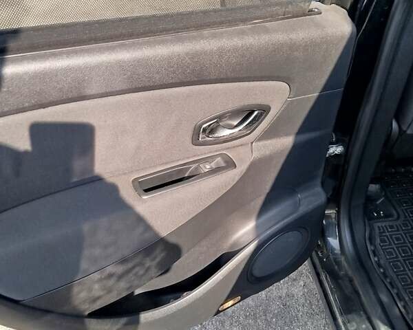 Рено Гранд Сценик, объемом двигателя 1.46 л и пробегом 242 тыс. км за 7000 $, фото 6 на Automoto.ua