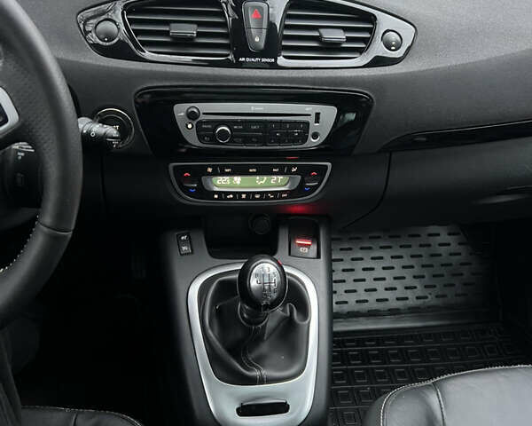 Рено Гранд Сценик, объемом двигателя 1.6 л и пробегом 90 тыс. км за 7500 $, фото 8 на Automoto.ua