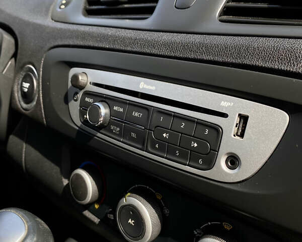 Рено Гранд Сценик, объемом двигателя 1.6 л и пробегом 232 тыс. км за 9300 $, фото 16 на Automoto.ua