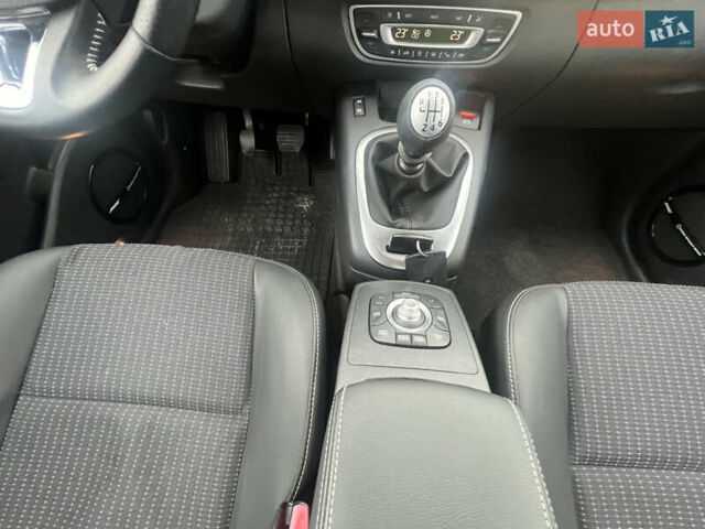 Рено Гранд Сценік, об'ємом двигуна 1.6 л та пробігом 224 тис. км за 9400 $, фото 17 на Automoto.ua