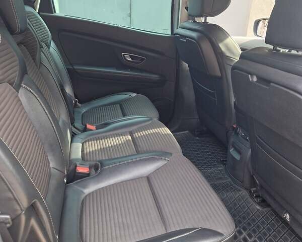 Рено Гранд Сценік, об'ємом двигуна 1.5 л та пробігом 207 тис. км за 16299 $, фото 6 на Automoto.ua