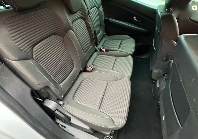 Рено Гранд Сценик, объемом двигателя 1.7 л и пробегом 174 тыс. км за 17200 $, фото 21 на Automoto.ua