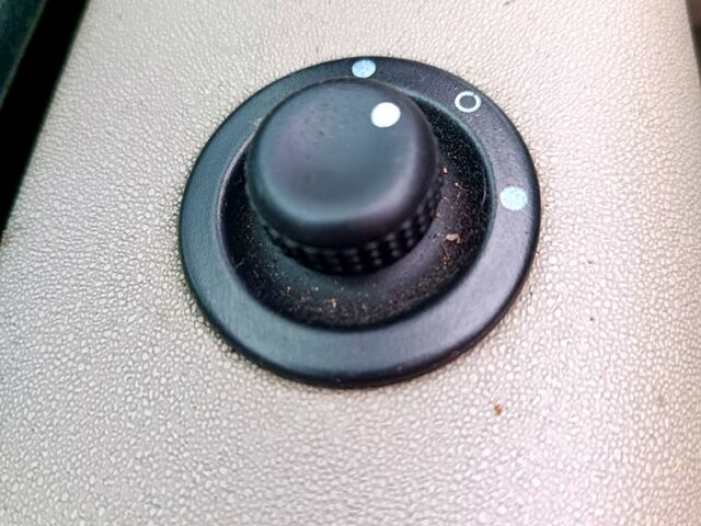 Желтый Рено Гранд Сценик, объемом двигателя 1.9 л и пробегом 226 тыс. км за 6000 $, фото 12 на Automoto.ua