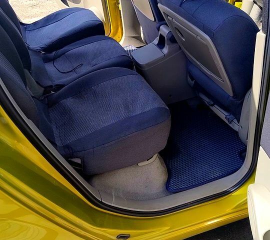 Желтый Рено Гранд Сценик, объемом двигателя 1.9 л и пробегом 226 тыс. км за 6000 $, фото 5 на Automoto.ua