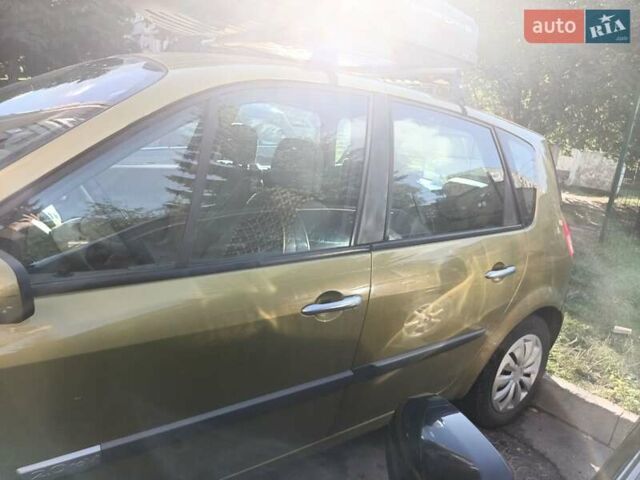 Желтый Рено Гранд Сценик, объемом двигателя 2 л и пробегом 240 тыс. км за 5000 $, фото 1 на Automoto.ua