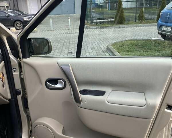 Желтый Рено Гранд Сценик, объемом двигателя 1.9 л и пробегом 270 тыс. км за 5800 $, фото 21 на Automoto.ua