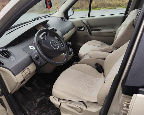 Желтый Рено Гранд Сценик, объемом двигателя 1.46 л и пробегом 301 тыс. км за 5100 $, фото 4 на Automoto.ua