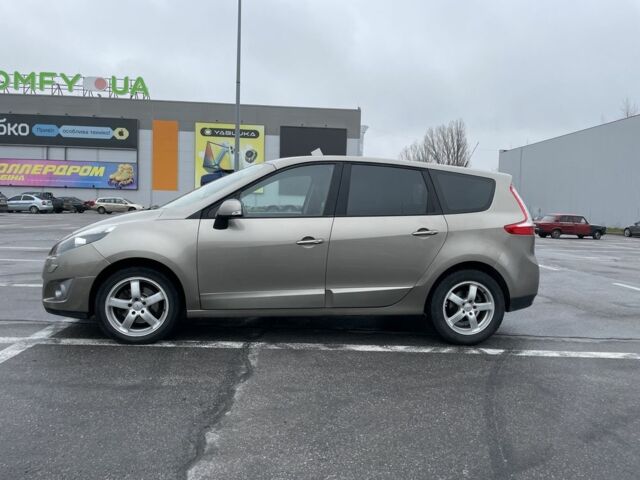 Сірий Рено Гранд Сценік, об'ємом двигуна 1.6 л та пробігом 273 тис. км за 8000 $, фото 1 на Automoto.ua