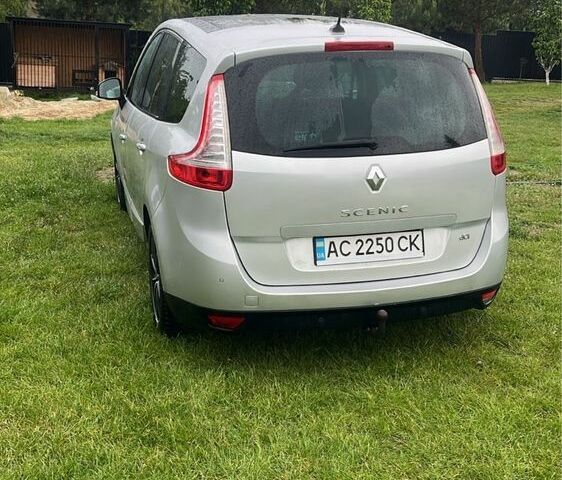 Серый Рено Гранд Сценик, объемом двигателя 1.5 л и пробегом 250 тыс. км за 8000 $, фото 2 на Automoto.ua
