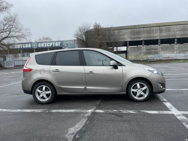 Сірий Рено Гранд Сценік, об'ємом двигуна 1.6 л та пробігом 273 тис. км за 8000 $, фото 2 на Automoto.ua