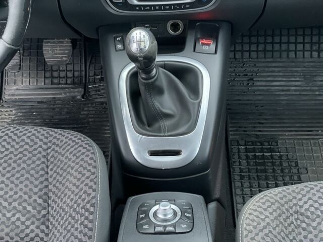 Сірий Рено Гранд Сценік, об'ємом двигуна 1.6 л та пробігом 273 тис. км за 8000 $, фото 5 на Automoto.ua