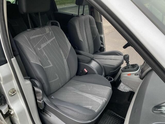 Сірий Рено Гранд Сценік, об'ємом двигуна 1.9 л та пробігом 290 тис. км за 4400 $, фото 13 на Automoto.ua