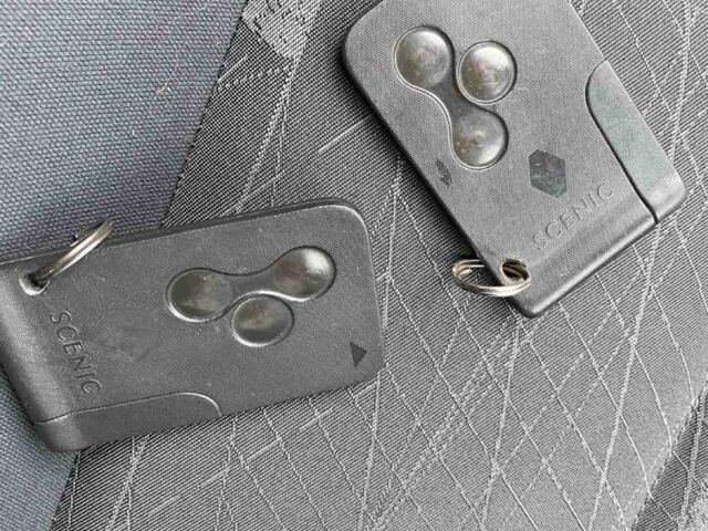 Сірий Рено Гранд Сценік, об'ємом двигуна 1.9 л та пробігом 290 тис. км за 4400 $, фото 12 на Automoto.ua