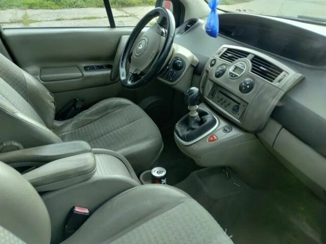 Сірий Рено Гранд Сценік, об'ємом двигуна 1.9 л та пробігом 158 тис. км за 1982 $, фото 4 на Automoto.ua