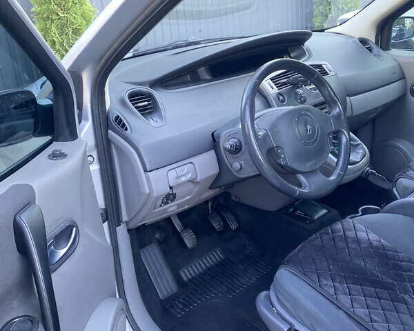 Серый Рено Гранд Сценик, объемом двигателя 2 л и пробегом 260 тыс. км за 4200 $, фото 12 на Automoto.ua