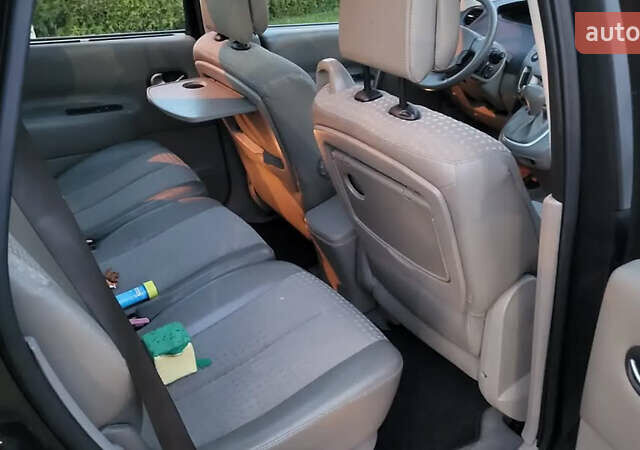 Серый Рено Гранд Сценик, объемом двигателя 2 л и пробегом 276 тыс. км за 5000 $, фото 5 на Automoto.ua