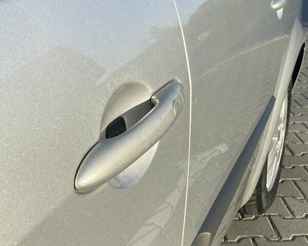 Серый Рено Гранд Сценик, объемом двигателя 2 л и пробегом 260 тыс. км за 4200 $, фото 5 на Automoto.ua