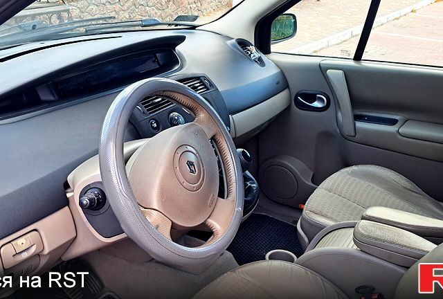 Серый Рено Гранд Сценик, объемом двигателя 1.9 л и пробегом 392 тыс. км за 4650 $, фото 4 на Automoto.ua