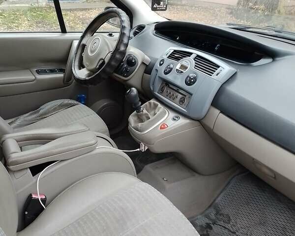 Серый Рено Гранд Сценик, объемом двигателя 1.9 л и пробегом 287 тыс. км за 4290 $, фото 8 на Automoto.ua