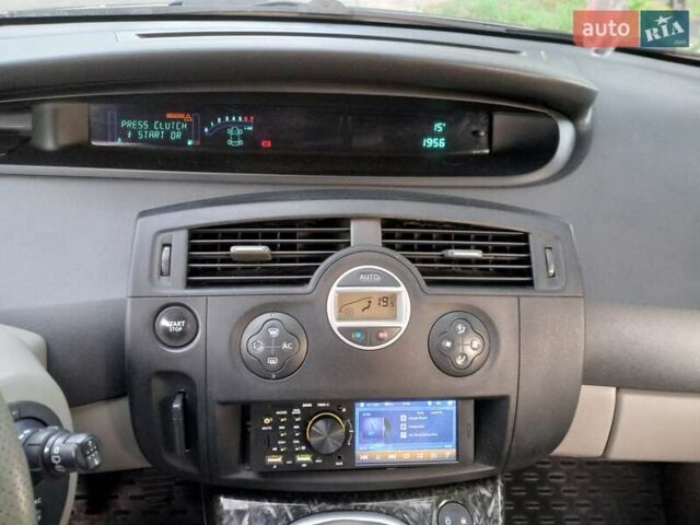 Серый Рено Гранд Сценик, объемом двигателя 1.6 л и пробегом 400 тыс. км за 4500 $, фото 9 на Automoto.ua