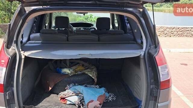 Сірий Рено Гранд Сценік, об'ємом двигуна 1.9 л та пробігом 392 тис. км за 4650 $, фото 14 на Automoto.ua