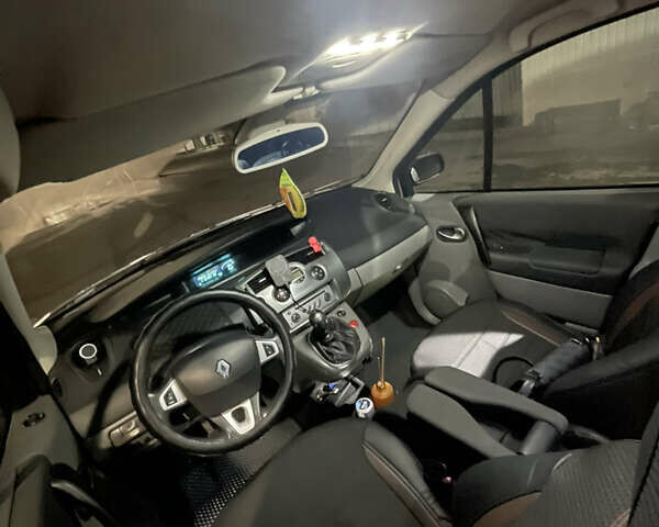 Сірий Рено Гранд Сценік, об'ємом двигуна 1.9 л та пробігом 297 тис. км за 6500 $, фото 31 на Automoto.ua