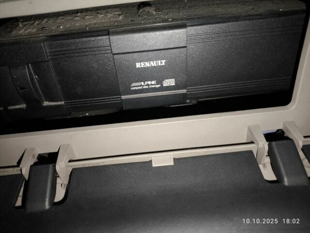 Сірий Рено Гранд Сценік, об'ємом двигуна 1.9 л та пробігом 158 тис. км за 1982 $, фото 7 на Automoto.ua