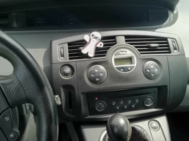 Серый Рено Гранд Сценик, объемом двигателя 1.9 л и пробегом 257 тыс. км за 4750 $, фото 3 на Automoto.ua