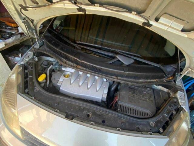 Серый Рено Гранд Сценик, объемом двигателя 1.6 л и пробегом 230 тыс. км за 5000 $, фото 3 на Automoto.ua