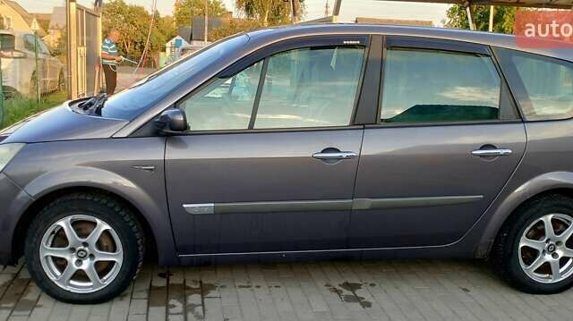 Серый Рено Гранд Сценик, объемом двигателя 1.6 л и пробегом 400 тыс. км за 4500 $, фото 6 на Automoto.ua