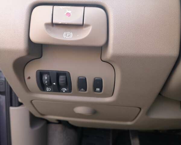 Серый Рено Гранд Сценик, объемом двигателя 1.6 л и пробегом 400 тыс. км за 4500 $, фото 20 на Automoto.ua