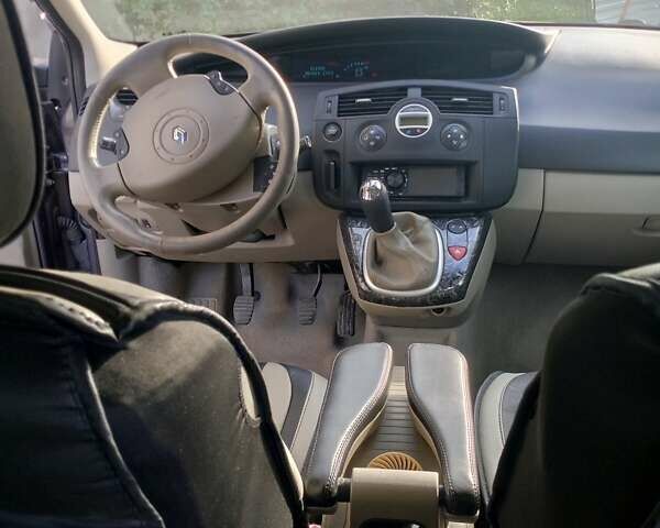 Серый Рено Гранд Сценик, объемом двигателя 1.6 л и пробегом 400 тыс. км за 4500 $, фото 26 на Automoto.ua