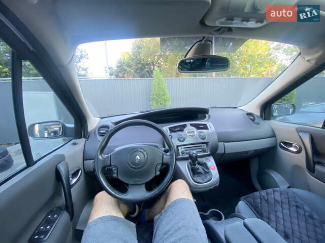 Серый Рено Гранд Сценик, объемом двигателя 2 л и пробегом 260 тыс. км за 4200 $, фото 14 на Automoto.ua