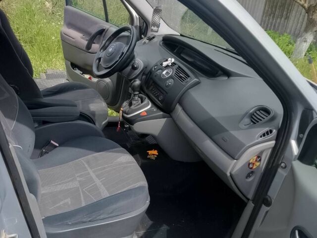 Серый Рено Гранд Сценик, объемом двигателя 1.9 л и пробегом 257 тыс. км за 4750 $, фото 7 на Automoto.ua