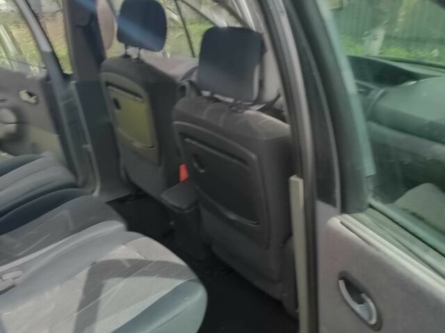 Серый Рено Гранд Сценик, объемом двигателя 1.9 л и пробегом 257 тыс. км за 4750 $, фото 8 на Automoto.ua