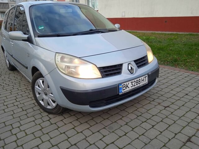 Серый Рено Гранд Сценик, объемом двигателя 1.6 л и пробегом 225 тыс. км за 4300 $, фото 3 на Automoto.ua