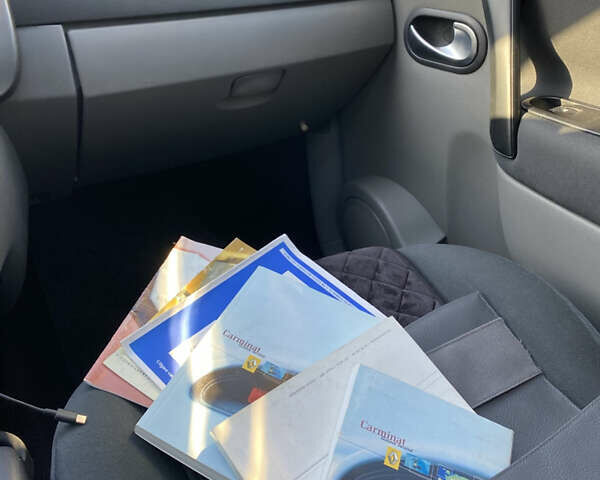 Серый Рено Гранд Сценик, объемом двигателя 2 л и пробегом 260 тыс. км за 4200 $, фото 7 на Automoto.ua