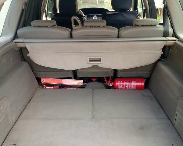 Серый Рено Гранд Сценик, объемом двигателя 1.6 л и пробегом 400 тыс. км за 4500 $, фото 22 на Automoto.ua