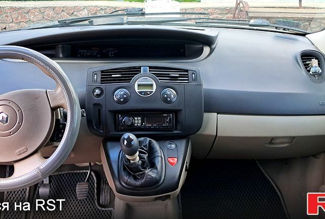 Серый Рено Гранд Сценик, объемом двигателя 1.9 л и пробегом 392 тыс. км за 4650 $, фото 3 на Automoto.ua