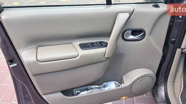 Сірий Рено Гранд Сценік, об'ємом двигуна 1.9 л та пробігом 392 тис. км за 4650 $, фото 3 на Automoto.ua