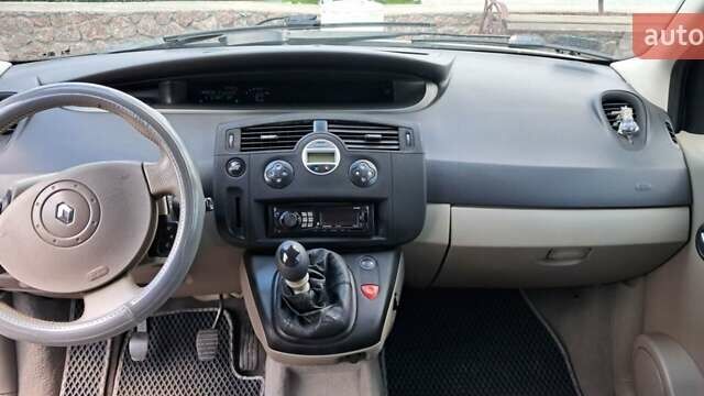 Сірий Рено Гранд Сценік, об'ємом двигуна 1.9 л та пробігом 392 тис. км за 4650 $, фото 6 на Automoto.ua