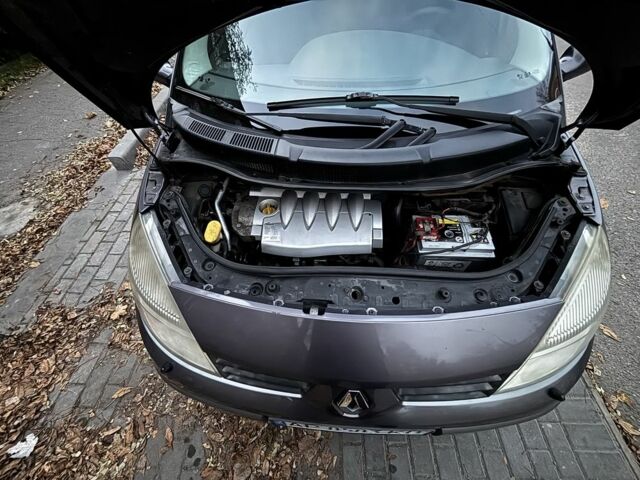 Серый Рено Гранд Сценик, объемом двигателя 1.6 л и пробегом 212 тыс. км за 4500 $, фото 3 на Automoto.ua