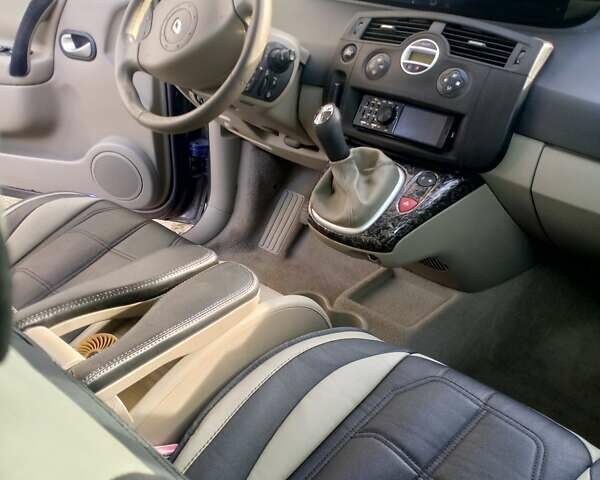 Серый Рено Гранд Сценик, объемом двигателя 1.6 л и пробегом 400 тыс. км за 4500 $, фото 24 на Automoto.ua