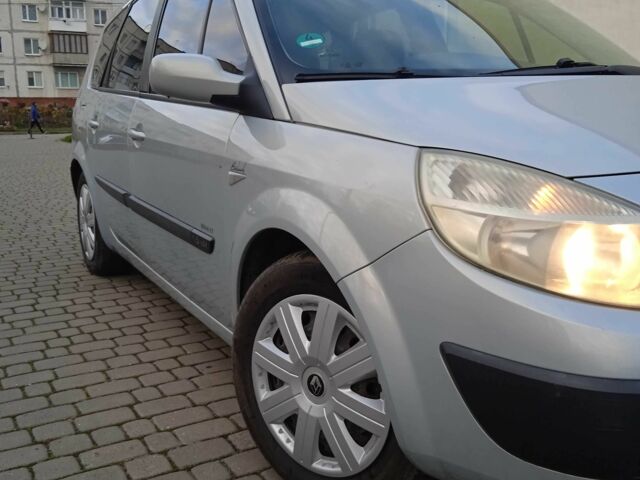 Серый Рено Гранд Сценик, объемом двигателя 1.6 л и пробегом 225 тыс. км за 4300 $, фото 7 на Automoto.ua