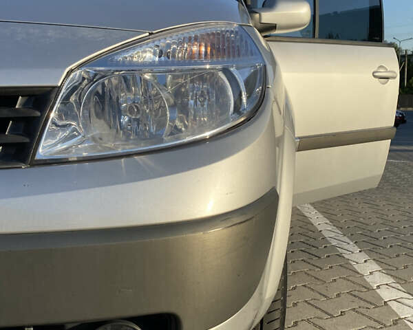 Серый Рено Гранд Сценик, объемом двигателя 2 л и пробегом 260 тыс. км за 4200 $, фото 10 на Automoto.ua