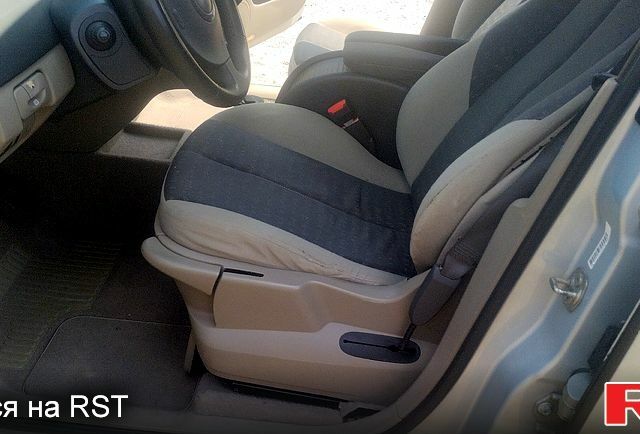 Серый Рено Гранд Сценик, объемом двигателя 1.6 л и пробегом 0 тыс. км за 3500 $, фото 7 на Automoto.ua