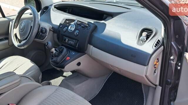 Сірий Рено Гранд Сценік, об'ємом двигуна 1.9 л та пробігом 392 тис. км за 4650 $, фото 4 на Automoto.ua