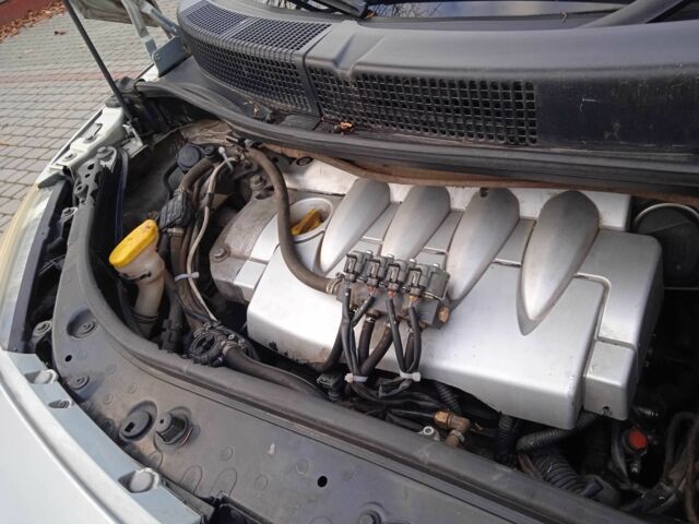 Серый Рено Гранд Сценик, объемом двигателя 1.6 л и пробегом 225 тыс. км за 4300 $, фото 23 на Automoto.ua