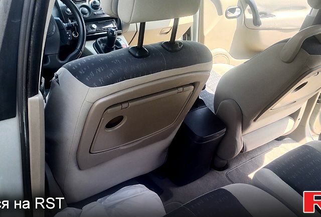 Серый Рено Гранд Сценик, объемом двигателя 1.6 л и пробегом 0 тыс. км за 3500 $, фото 8 на Automoto.ua